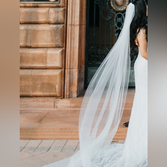 Made with love removable flowy overskirt and made with love cathedral veil - Picture 3 of 5